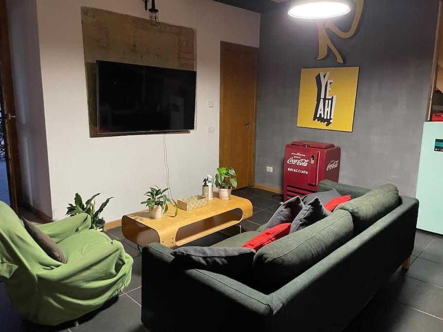 Kamyhouse Una Tranquilla Struttura Nel Verde Villa Napoli Exterior foto